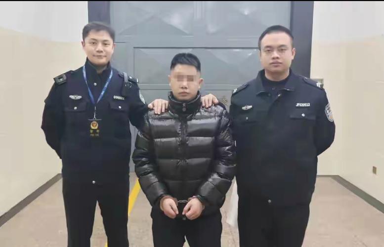 男子公安局冒充警察;冒充公安民警