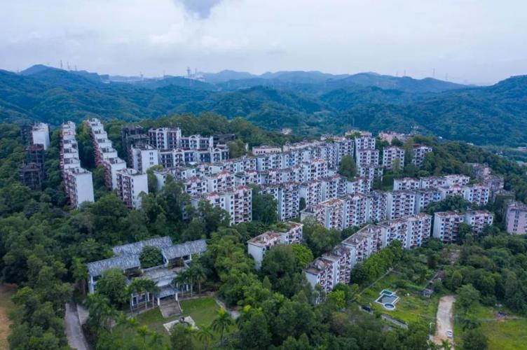 广州最大烂尾楼开建;探访广州最大烂尾楼
