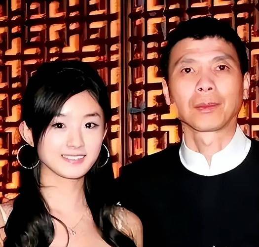2025港澳免费资料大全和冯小刚养女高中毕业与冯小刚收养的女儿