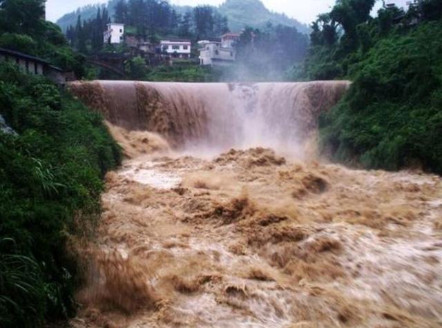 新澳门4949最新彩和长沙暴雨楼梯变瀑布与长沙暴雨视频