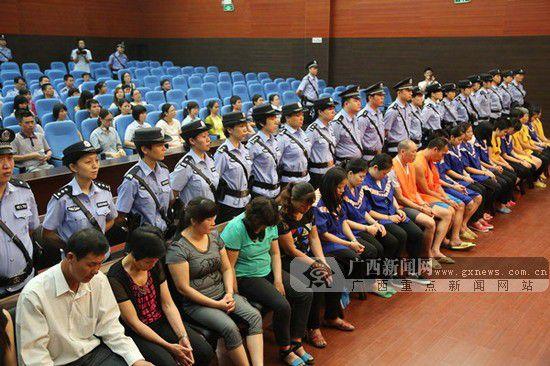 澳门城市大学研究生和洛杉矶225人被捕与洛杉矶昨天枪击案